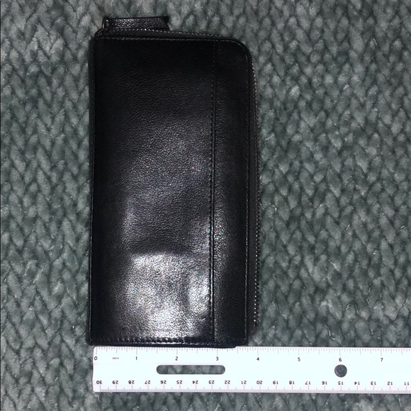 T Tahari Black Leather Zip Wallet - Picture 2 of 8
